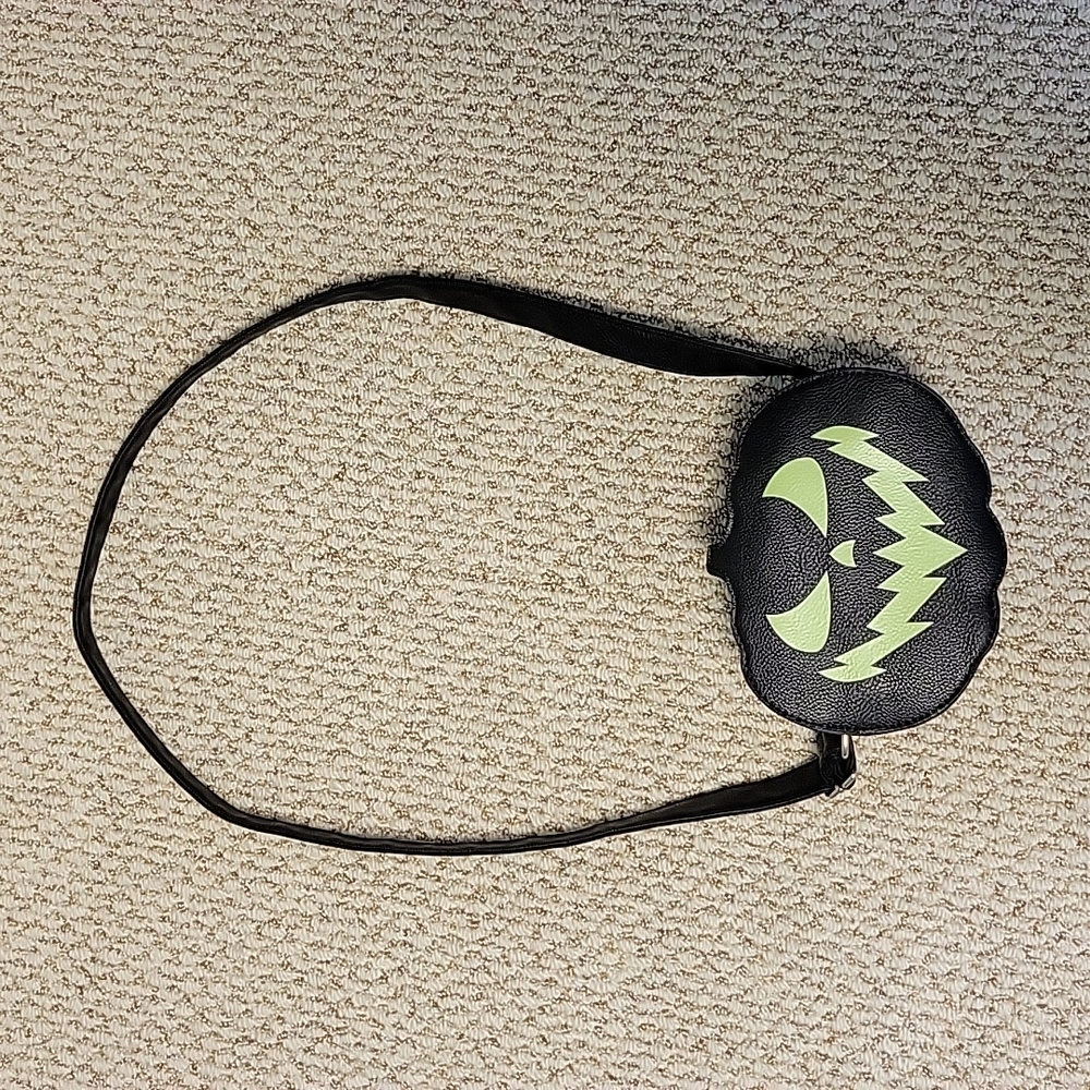 Small pumpkin adjustable strap purse
